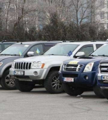 30 авто для ЗСУ доправили на Львівщину волонтери з Литви