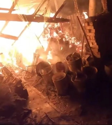 У Рівному вночі горіла господарська будівля (ВІДЕО)