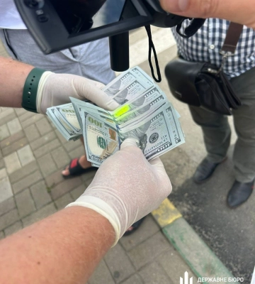 На Львівщині викрили схему поборів з підприємців-імпортерів квітів