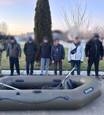 Шістьох «човнярів» зупинили поблизу кордону на Закарпатті (відео)
