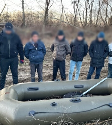 Шістьох «човнярів» зупинили поблизу кордону на Закарпатті (відео)