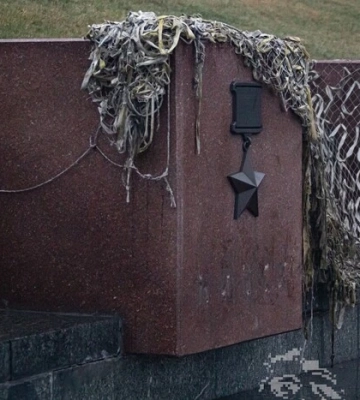 З Алеї міст-героїв у Києві зняли радянські символи (ФОТО)