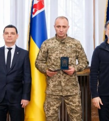 Прикордоннику Чопського загону Анатолію Микуланинцю вручили почесну відзнаку «Честь і доблесть Закарпаття»