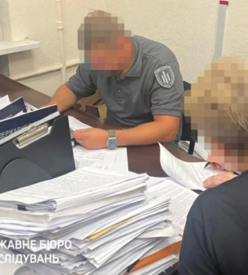 На Дніпропетровщині судитимуть фінансистку військової частини за незаконні бойові виплати на 700 тисяч гривень