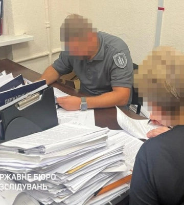 На Дніпропетровщині судитимуть фінансистку військової частини за незаконні бойові виплати на 700 тисяч гривень