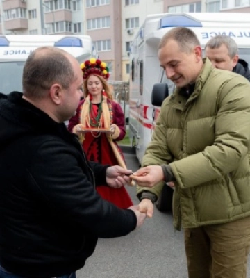 Південна Корея передала п'ять сучасних автомобілів швидкої допомоги Дніпропетровщині