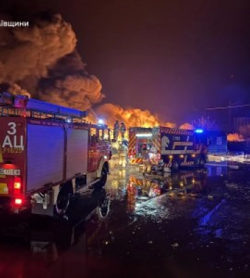 Рятувальники ліквідували наслідки нічної атаки дронів в Інгульському районі Миколаєва