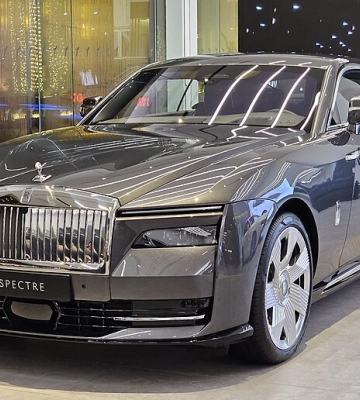 Рівнянка володіє елітним «Rolls-Royce Spectre», вартістю понад пів мільйона євро Рівнянка володіє елітним «Rolls-Royce Spectre», вартістю понад пів мільйона євро