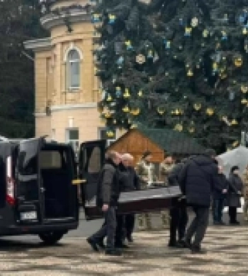 У Первомайській громаді попрощалися з захисником Юрієм Кіфоренком