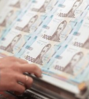 Економіст Євген Шевцов: При контрольованій девальвації  у 2025 році курс долара до гривні зросте на 7-10%
