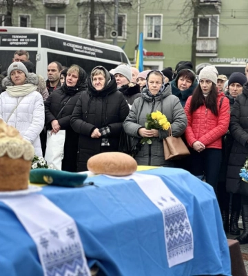 У Рівному попрощались із трьома молодими воїнами