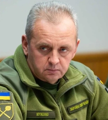 Ексголовком ЗСУ розповів, яку пораду дав би Сирському