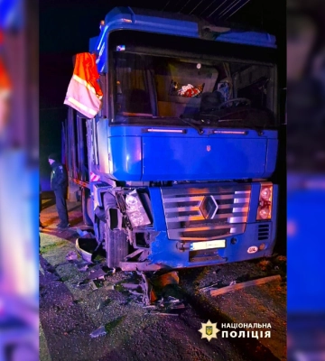 17-річний підліток на “Опелі” врізався у вантажівку в Долині