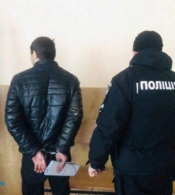 Мешканець Київщини вчиняв домашнє насильство та катування щодо 4-річної дитини співмешканки