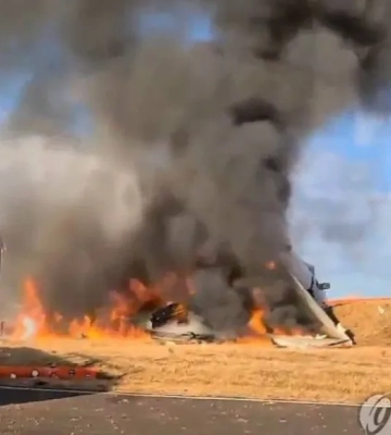В Южной Корее разбился самолет: пассажиры погибли. ВИДЕО