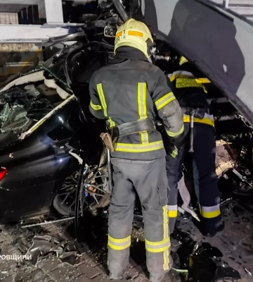 В Днепре в результате столкновения «BMW» с опорой погибли 3 человека