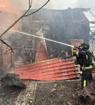 Рятувальники потрапили під повторний обстріл у Покровську. ФОТО