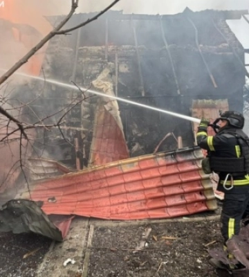 У Покровську рятувальники потрапили під повторний обстріл