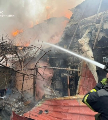 Рятувальники потрапили під повторний обстріл у Покровську. ФОТО