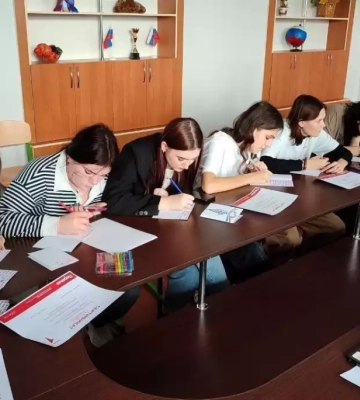 Школярів на окупованій Херсонщині змушують писати листи російським солдатам
