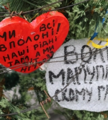 «Свята без свят». У Запоріжжі відбулися акції на підтримку українських військовополонених (фотогалерея)