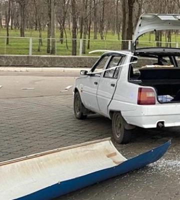 Окупанти поцілили дроном по АЗС на Дніпропетровщині: троє людей поранені 