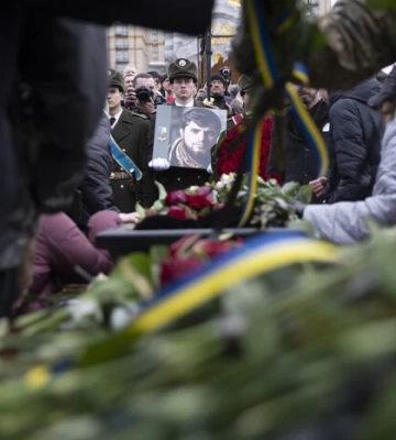 Як ми прощаємося з героями війни? Відома телеведуча розкритикувала киян