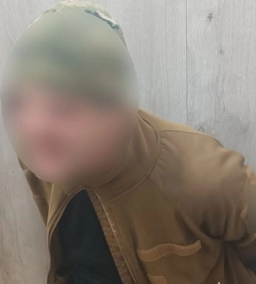 У Тернополі чоловіка у військовому однострої затримали за погрозу ножем жінці та опір поліції