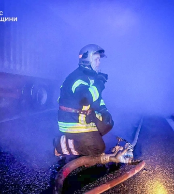 Внаслідок аварії загорілися дві вантажівки на трасі Київ-Одеса, - ФОТО