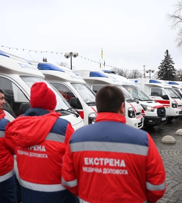 В Ужгороді медикам передали сім автомобілів швидкої допомоги, один з яких — реанімобіль