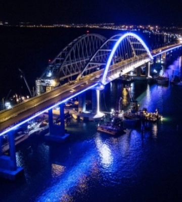 Супутник показав нові загородження біля Керченського мосту
