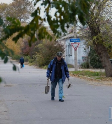 У Херсоні ворожий дрон скинув вибухівку на цивільного