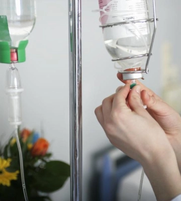 На Львівщині діти під час гри із пневматичною гвинтівкою вистрелили у голову 4-річній дівчинці