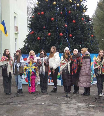 У Гребінці відбувся благодійний концерт та ярмарок біля головної ялинки громади (ФОТО)