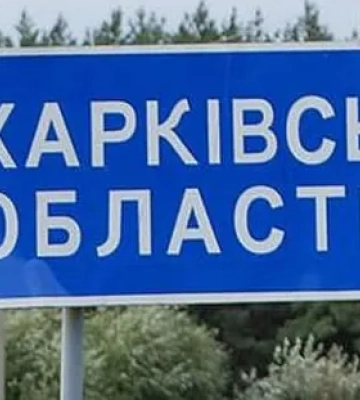 Внаслідок російського удару по селищу на Харківщині загинула жінка