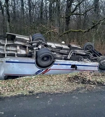 На Закарпатті автобус із 25 пасажирами перекинувся у кювет: є постраждалі