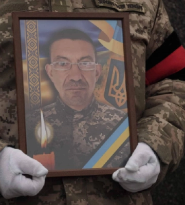 Сьогодні, 30 грудня, Ужгород попрощався із 46-річним захисником, стрільцем Ігорем Урумбаєвим