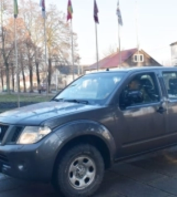 Дубенська громада передала військовим автомобіль Nissan Navara