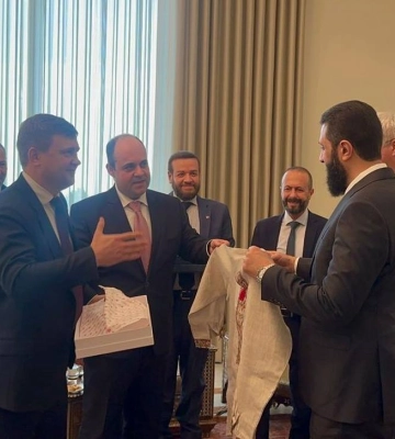 Колишній очільник Рівненщини подарував вишиванку новому лідеру Сирії