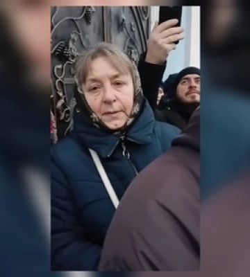 Віряни московського патріархату блокують службу Успенського храму у Кременчуці
