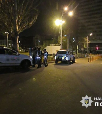 У Києві затримали юнака, який напідпитку влаштував бійку та поранив ножем двох людей