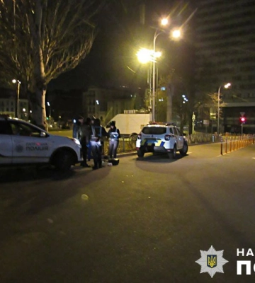 У Києві затримали юнака, який напідпитку влаштував бійку та поранив ножем двох людей