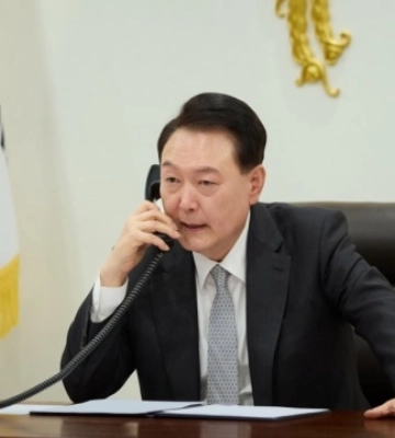 У Південній Кореї поліція аналізує історію телефонних дзвінків президента Юна