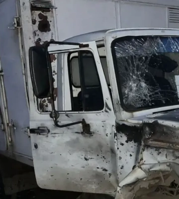 Майже 30 разів росіяни атакували Нікопольщину: поранено людину, пошкоджено підприємство, АЗС і транспортні засоби. ФОТОрепортаж