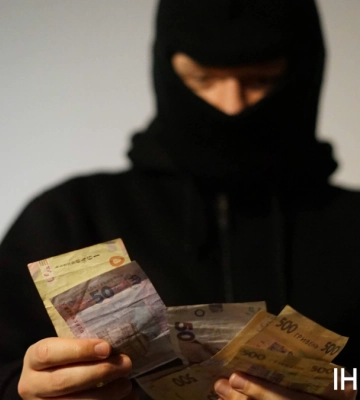 У Франківську чоловік перерахував шахраям 172 тисячі гривень за авто, яке так і не отримав