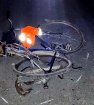 У центрі Луцька автівка збила кур'єра на велосипеді
