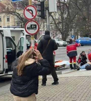 В Ужгороде посреди перехода внезапно умер мужчина