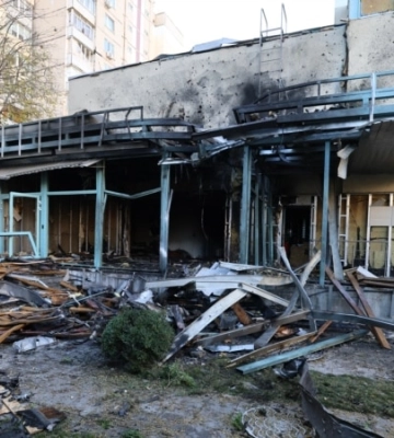 КМВА про ракетний удару по Києву: у Дарницькому районі впали уламки
