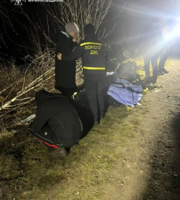 Рятувальники ліквідували наслідки смертельного ДТП, де загинуло 5 осіб  (Фото)