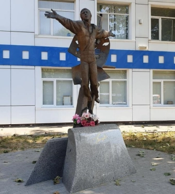 В Одесі демонтують пам’ятник радянському поету та актору Висоцькому